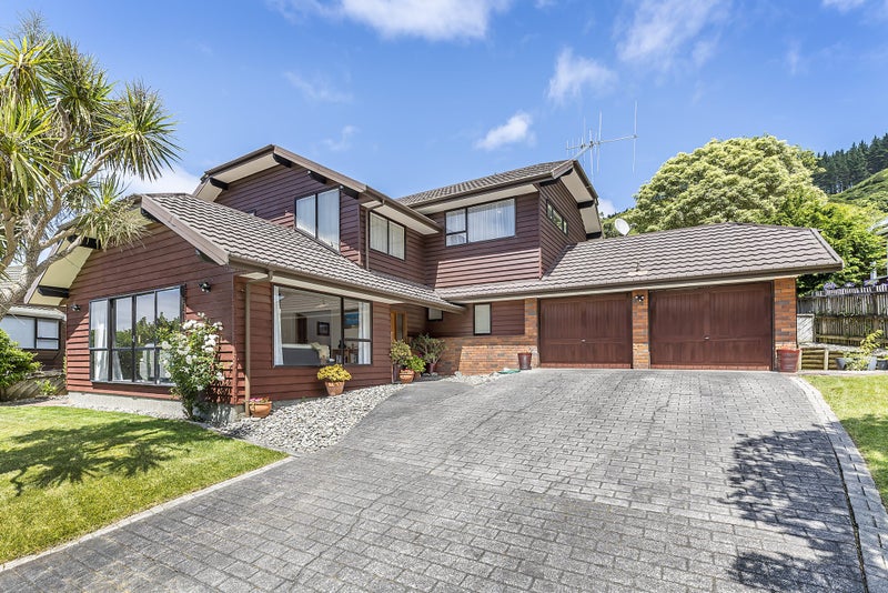 23 Duval Grove, Tawa, Wellington - Carousel 1