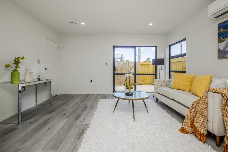 10A Thompson Street, Mangere East, Auckland - Carousel 2