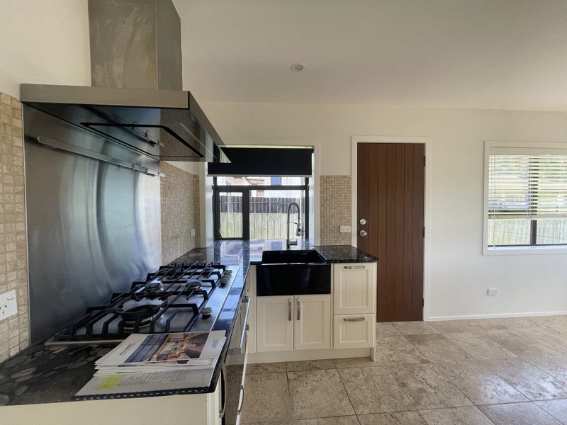 2/38A Moore Street, Hillcrest, Auckland - Carousel 2