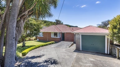 24 Larsen Crescent, Tawa, Wellington - Carousel 1