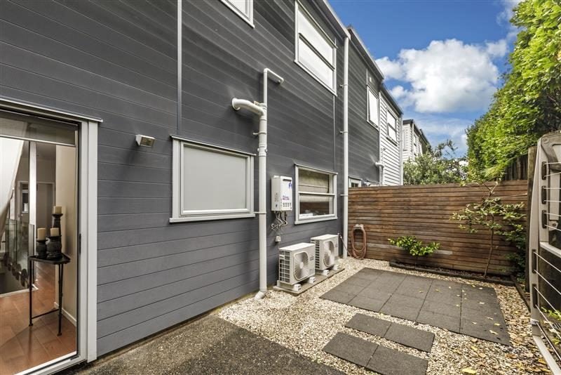 2/8 Wilk Lane, Browns Bay, Auckland - Carousel 20