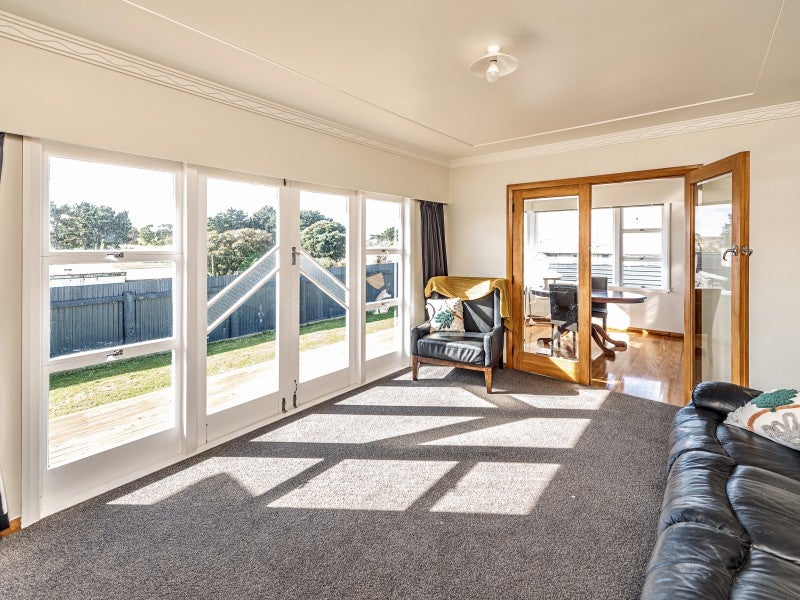 6 Glenn Street, Castlecliff, Whanganui - Carousel 2