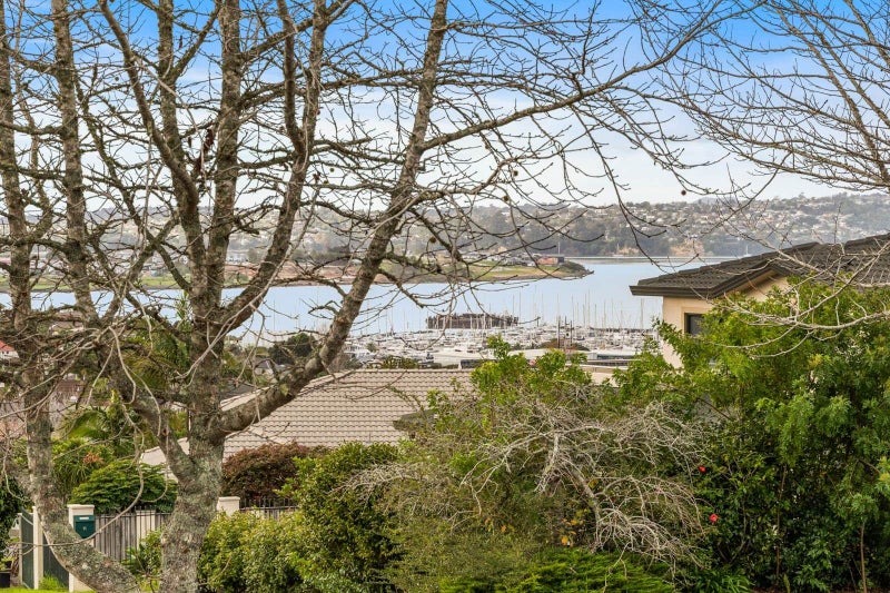 18 Whiting Grove, West Harbour, Auckland - Carousel 2