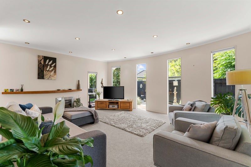 16 Bucklands Crescent, Papamoa Beach, Papamoa - Carousel 1