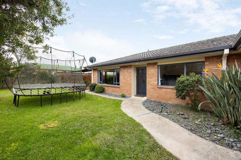 16A Bruce Avenue, Glenview, Hamilton - Carousel 1