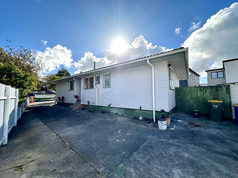 6 Finlow Drive, Te Atatu South, Auckland - Carousel 2