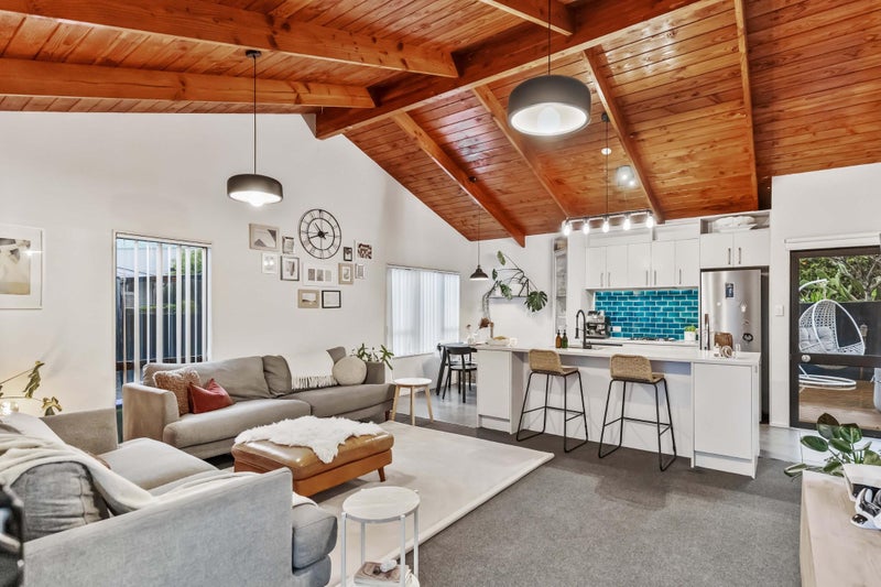 1/6 Daytona Road, Henderson, Auckland - Carousel 1