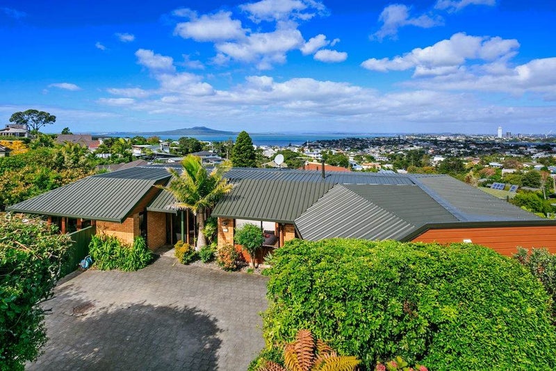 3A Castor Bay Road, Castor Bay, Auckland - Carousel 1