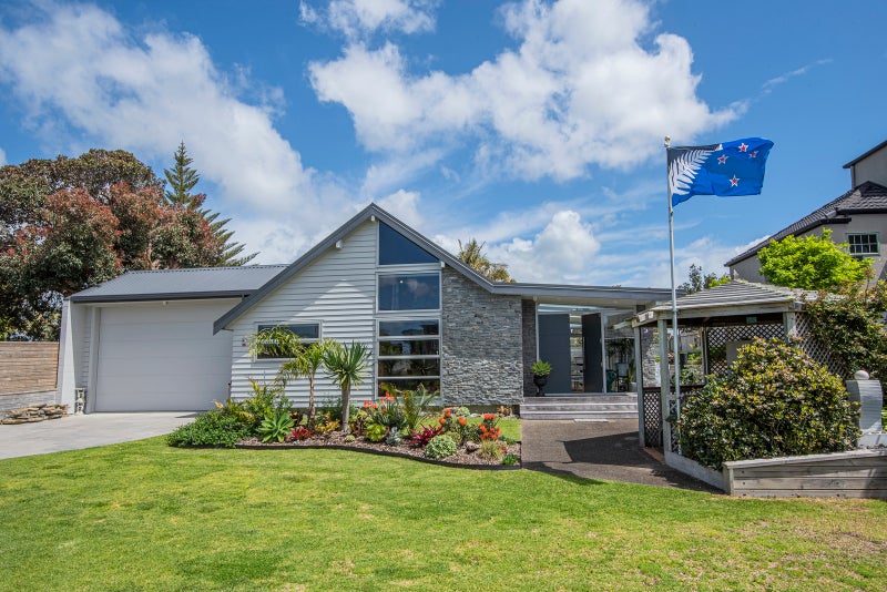 16 Robert Street, Mangawhai Heads, Mangawhai - Carousel 1
