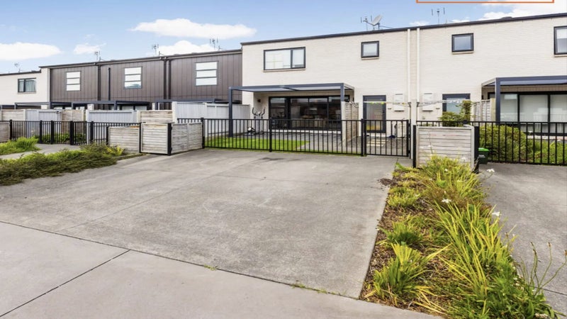 42 Brookview Drive, Flat Bush, Auckland - Carousel 1