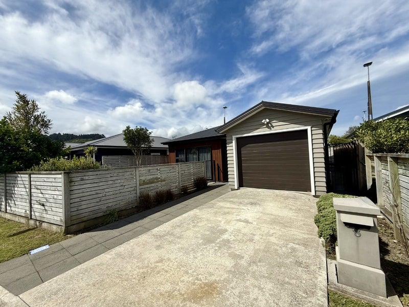 8 Avalon Park Drive, Avalon, Lower Hutt - Carousel 2