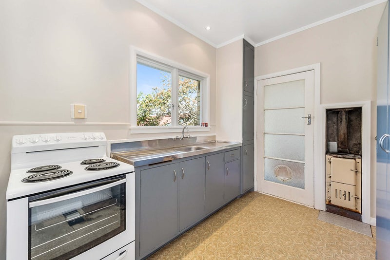 27 Carey Street, Maeroa, Hamilton - Carousel 2