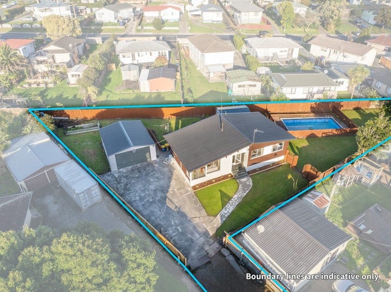 39 Thornlow Street, Glendene, Auckland - Carousel 2