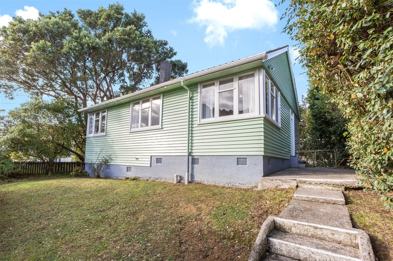 13 King Crescent, Ranui, Porirua - Carousel 1