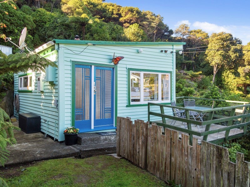 28 Cluny Road, Plimmerton, Porirua - Carousel 1