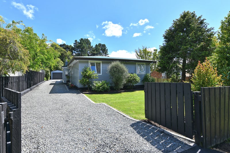 4 Pinehaven Road, Pinehaven, Upper Hutt - Carousel 1