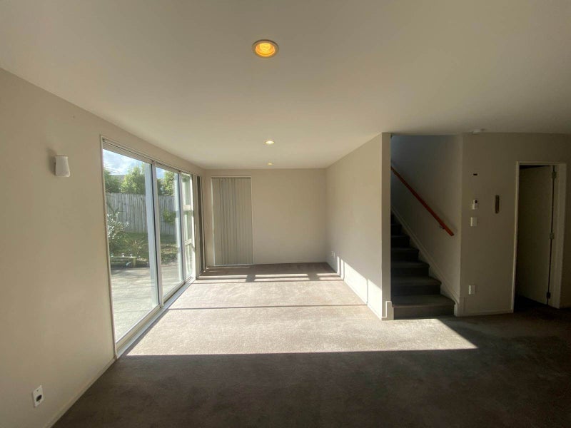 4 Phar Lap Crescent, Takanini, Auckland - Carousel 2