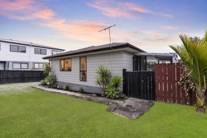 21 Fitzherbert Avenue, West Harbour, Auckland - Carousel 1