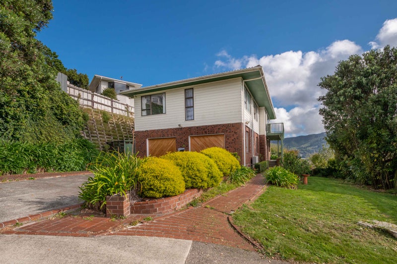 54 Woodman Drive, Tawa, Wellington - Carousel 1