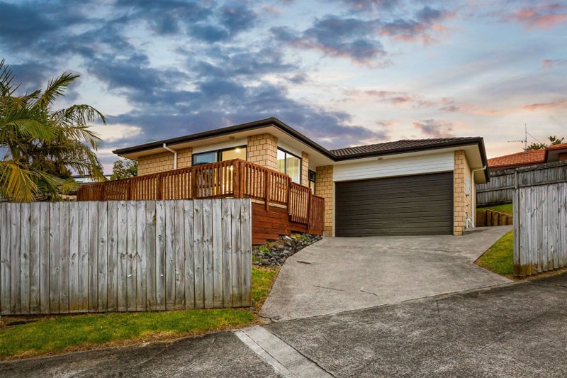 15 Dovey Place, Massey, Auckland - Carousel 1