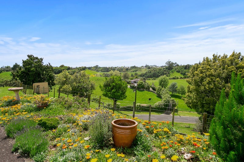 44 Ridgewood Drive, Ridgewood, New Plymouth - Carousel 20