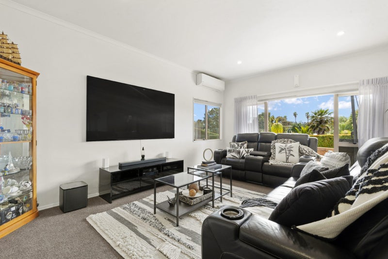 8 Stonedge Lane, Rosedale, Auckland - Carousel 2