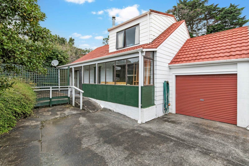 2/18 Hollyhock Place, Browns Bay, Auckland - Carousel 1