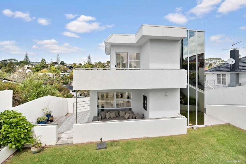 1/30 Matipo Road, Mairangi Bay, Auckland - Carousel 2