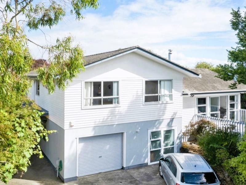 10 Yarra Place, Botany Downs, Auckland - Carousel 1