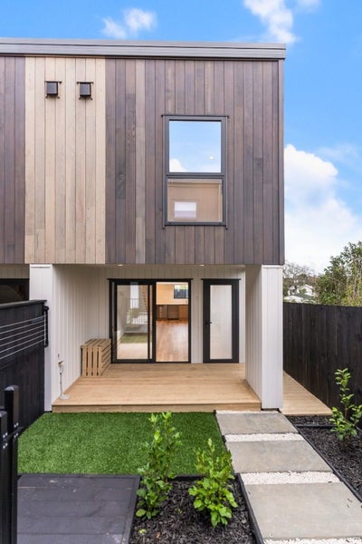 11/506 Glenfield Road, Bayview, Auckland - Carousel 2