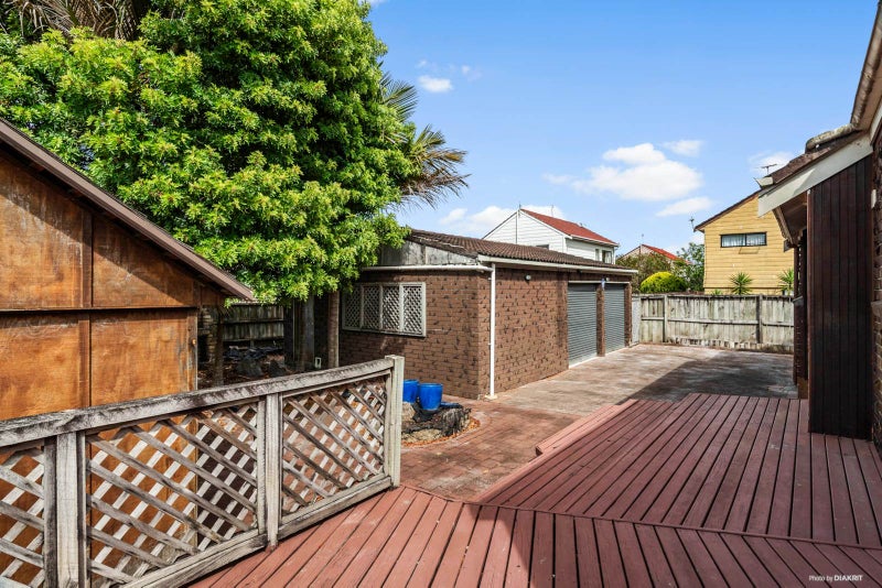 13 Highland Park Drive, Highland Park, Auckland - Carousel 2