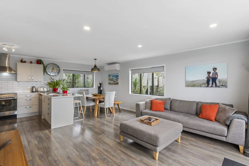 2/8 Flynn Street, Birkdale, Auckland - Carousel 2