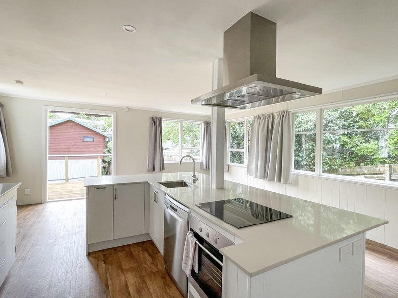 26B Saxon Street, Waterview, Auckland - Carousel 1