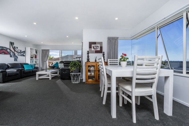 2/133 CARLISLE RD, Northcross, Auckland - Carousel 2