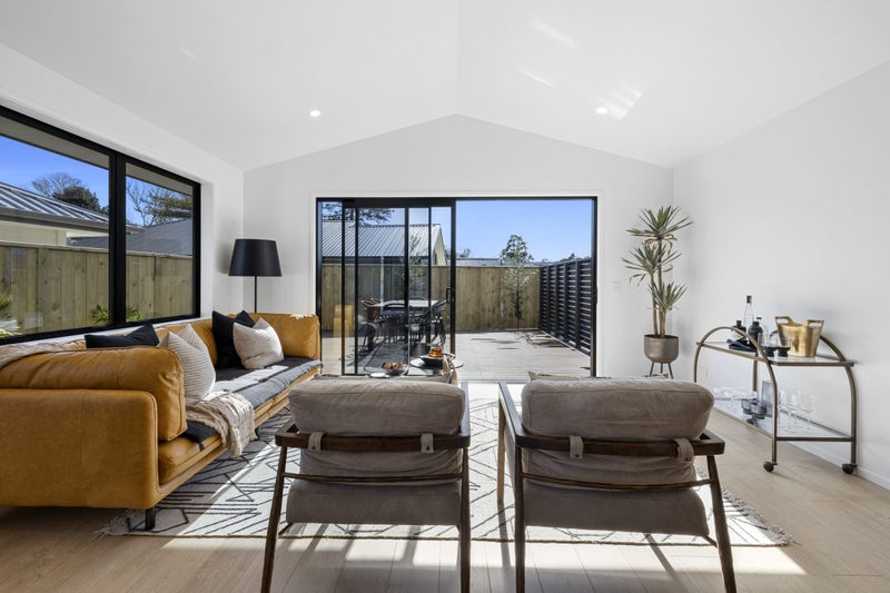35 Sycamore Grove, Lower Vogeltown, New Plymouth - Carousel 2