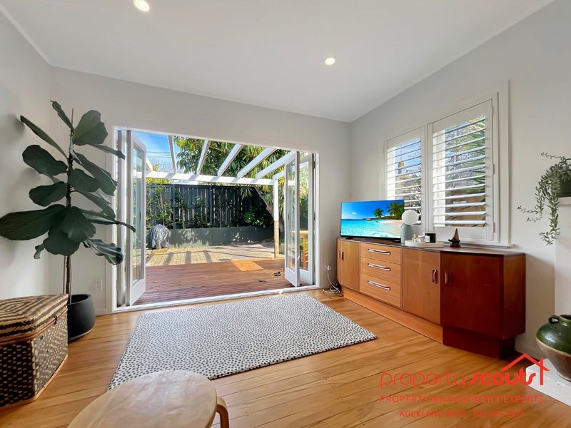 1/7 Raleigh Rd, Northcote, Auckland - Carousel 2
