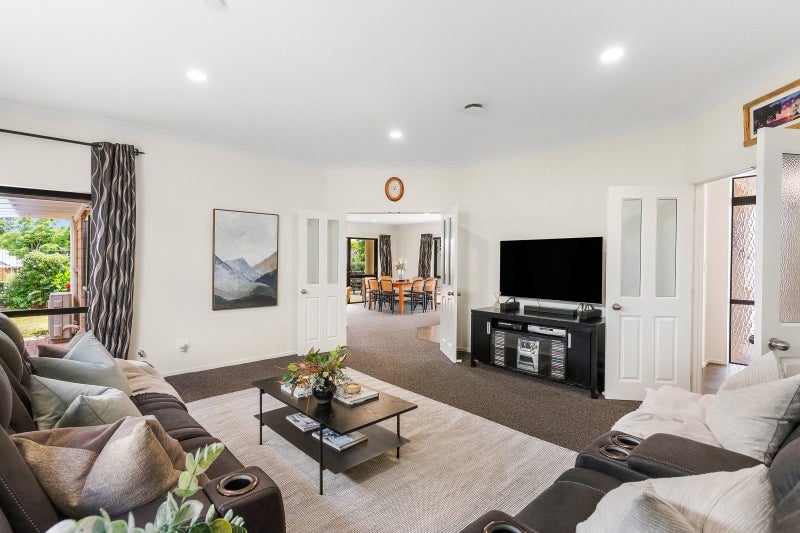 15 Glenross Drive, Wattle Downs, Auckland - Carousel 2