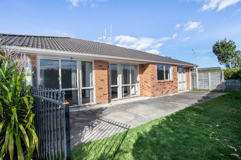 2 Parkside Drive, Huntington, Hamilton - Carousel 2