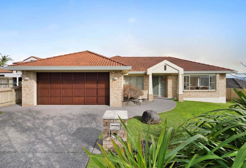 11 Conacher Close, East Tamaki Heights, Auckland - Carousel 1
