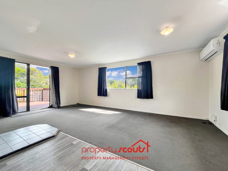 25 Lilburn Crescent, Massey, Auckland - Carousel 2