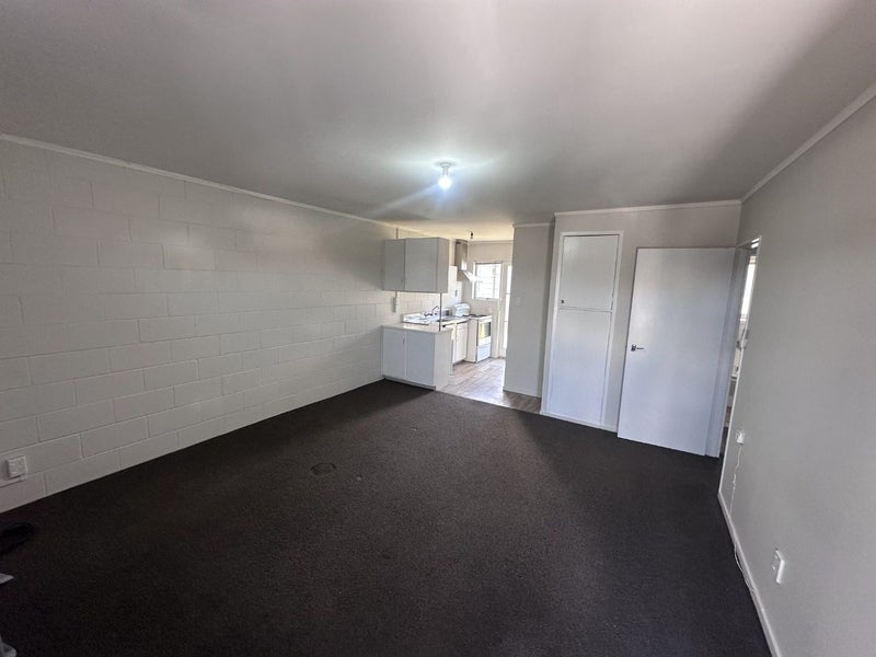 8/84 Kenderdine Road, Papatoetoe, Auckland - Carousel 2