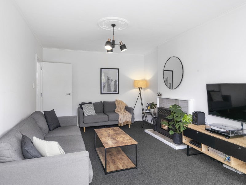 8 Dempsey Street, Naenae, Lower Hutt - Carousel 2