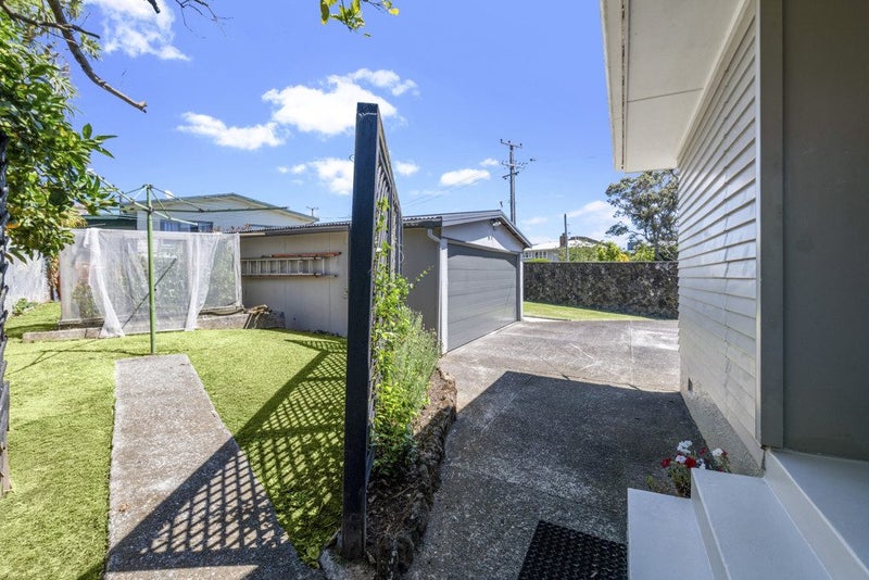 2 House Avenue, Mangere Bridge, Auckland - Carousel 34