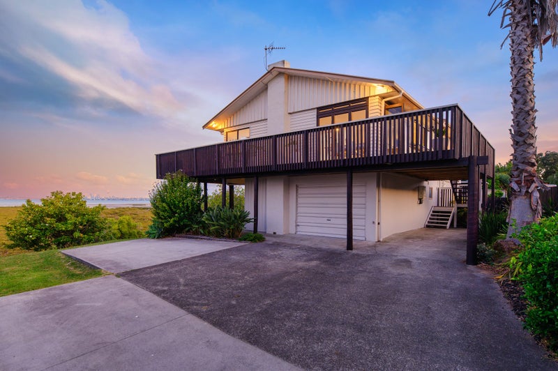 33 Dawnhaven Drive, Te Atatu Peninsula, Auckland - Carousel 1