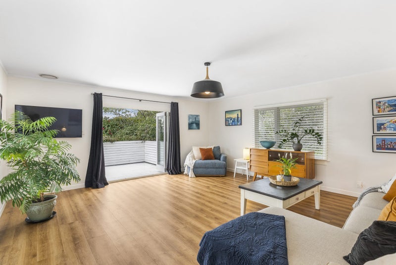 4 Dakota Avenue, Beach Haven, Auckland - Carousel 2