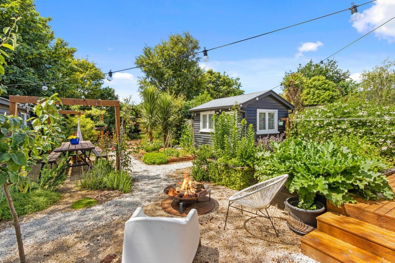 11 Earl Street, Hillsborough, Christchurch - Carousel 19