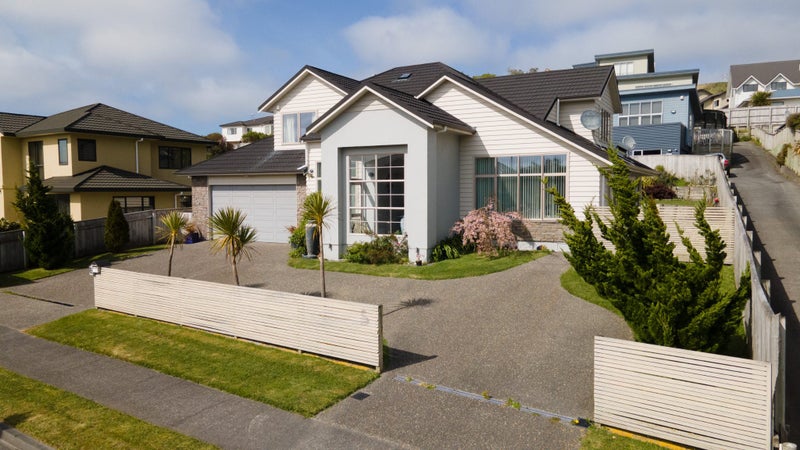 8 Neston Grove, Churton Park, Wellington - Carousel 1