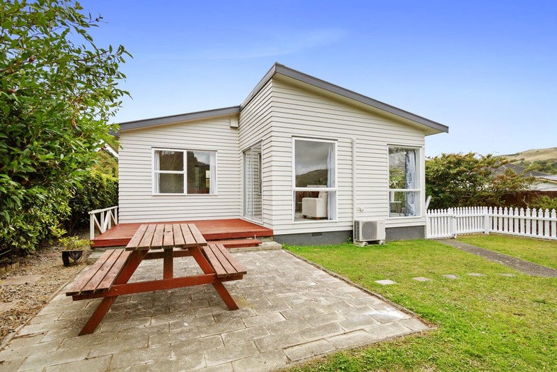 9A Redwood Avenue, Tawa, Wellington - Carousel 1