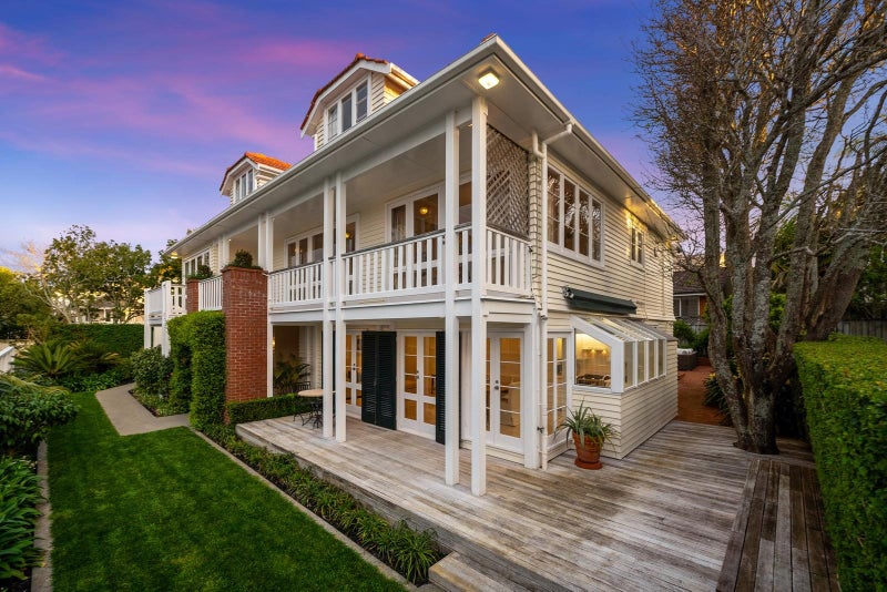 102A Kitchener Road, Milford, Auckland - Carousel 1