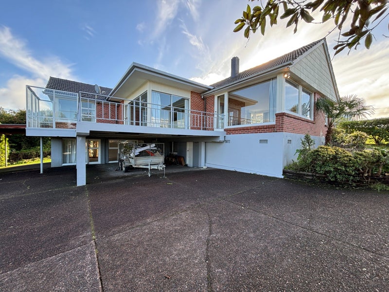 82 Raleigh Road, Northcote, Auckland - Carousel 1